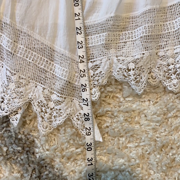 CAbi Crochet Pintuck Eyelet Boho V-Neck Tunic White Sz XS - Picture 4 of 4